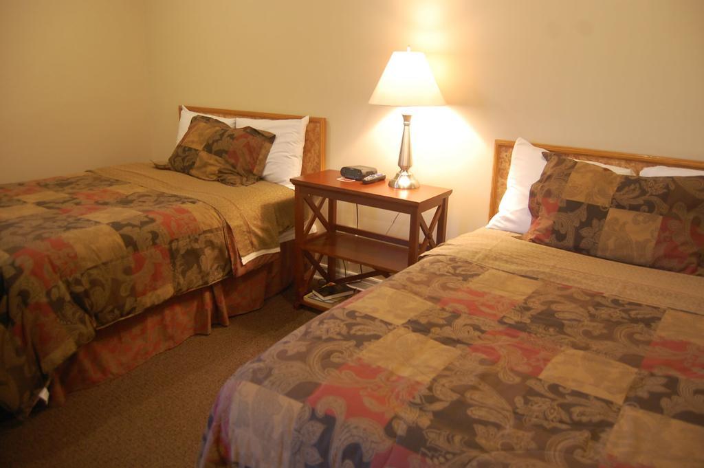 Barons Motor Inn Carleton Place Room photo